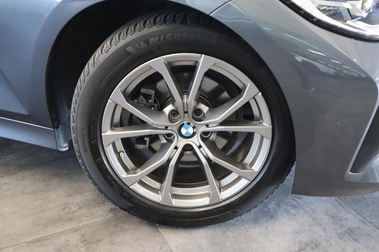 BMW 3 Serie 318i Business Edition Sport Edtion Navigatie Full-led 2 jaar garantie mogelijk* (vraag naar de voorwaarden) afbeelding 4
