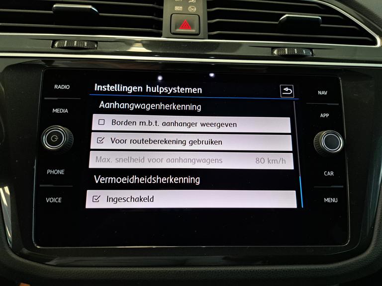 Volkswagen Tiguan 1.5 TSI ACT Highline Business R Navigatie,19LMV,Automaat, Elect. Trekhaak, VCP el.achterklep. 2 jaar garantie mogelijk* (vraag naar de voorwaarden) afbeelding 17