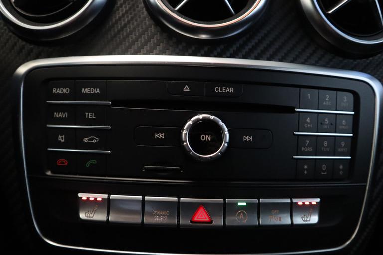 Mercedes-Benz A-Klasse 180 Business Solution AMG Upgrade Edition Cruise/Climate Navi NL Auto Automaat 2 jaar garantie mogelijk* (vraag naar de voorwaarden) afbeelding 22