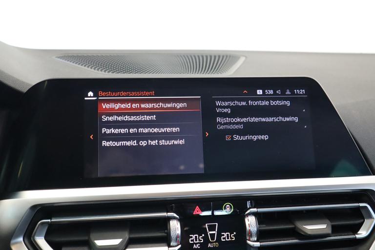 BMW 3 Serie 318i Business Edition Sport Edtion Navigatie Full-led 2 jaar garantie mogelijk* (vraag naar de voorwaarden) afbeelding 20