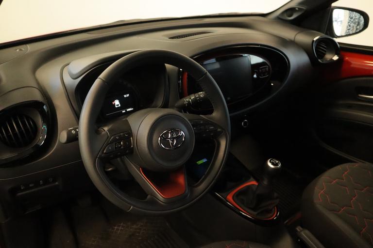Toyota Aygo X 1.0 VVT-i MT envy JBL audio installatie , 18LMV, Navigatie, 2 jaar garantie mogelijk* (vraag naar de voorwaarden) afbeelding 8