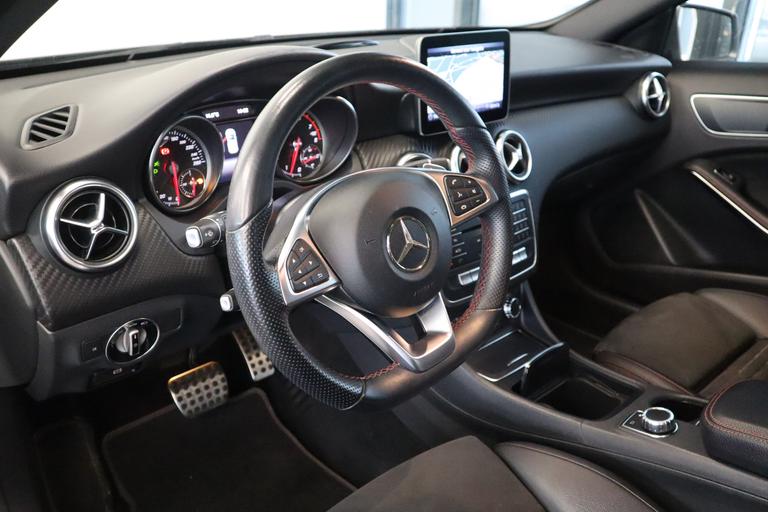 Mercedes-Benz A-Klasse 180 Business Solution AMG Upgrade Edition Cruise/Climate Navi NL Auto Automaat 2 jaar garantie mogelijk* (vraag naar de voorwaarden) afbeelding 12