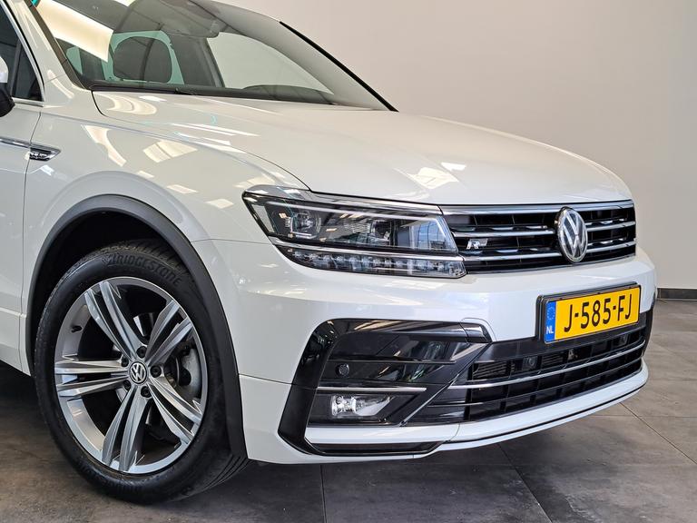 Volkswagen Tiguan 1.5 TSI ACT Highline Business R Navigatie,19LMV,Automaat, Elect. Trekhaak, VCP el.achterklep. 2 jaar garantie mogelijk* (vraag naar de voorwaarden) afbeelding 3