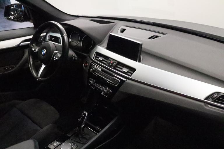 BMW X1 sDrive20i High Executive M-sport Full-led Navigatie 18'lmv 2 jaar garantie mogelijk* (vraag naar de voorwaarden) afbeelding 12