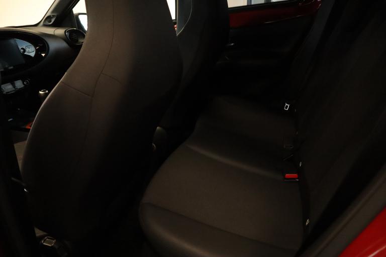 Toyota Aygo X 1.0 VVT-i MT envy JBL audio installatie , 18LMV, Navigatie, 2 jaar garantie mogelijk* (vraag naar de voorwaarden) afbeelding 7