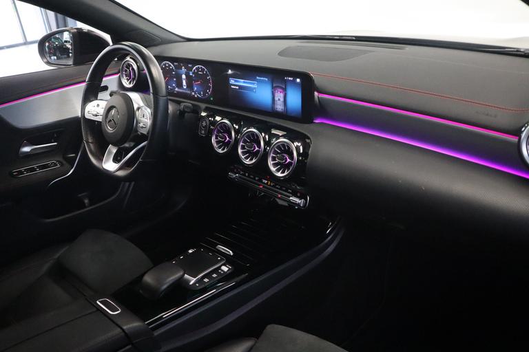 Mercedes-Benz CLA-Klasse 180 Business Solution Luxery Sfeer verlichting Panoramadak, Ambi light, Navigatie, 18LMV, Matte kleur afbeelding 27