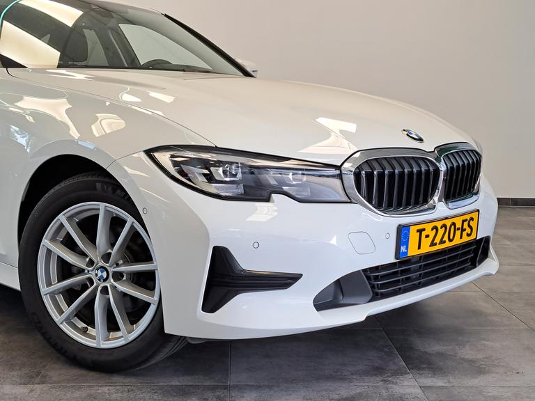 BMW 3 Serie 318i Executive Navigatie Clima Cruise PDC LM 157 PK! 2 jaar garantie mogelijk* (vraag naar de voorwaarden) afbeelding 3