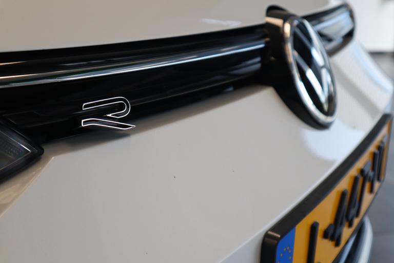 Volkswagen Golf 1.5 eTSI R-Line Business Panoramadak LED Navi Carplay AD Cruise H&K 19"LM 2 jaar garantie mogelijk* (vraag naar de voorwaarden) afbeelding 9