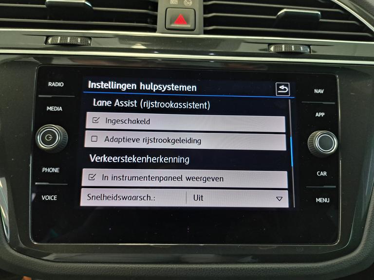 Volkswagen Tiguan 1.5 TSI ACT Highline Business R Navigatie,19LMV,Automaat, Elect. Trekhaak, VCP el.achterklep. 2 jaar garantie mogelijk* (vraag naar de voorwaarden) afbeelding 16