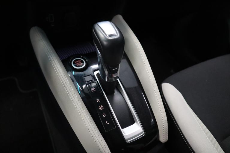 Nissan Micra 1.0 IG-T Tekna Automaat, Navigatie , Lmv 2 jaar garantie mogelijk* (vraag naar de voorwaarden) afbeelding 17