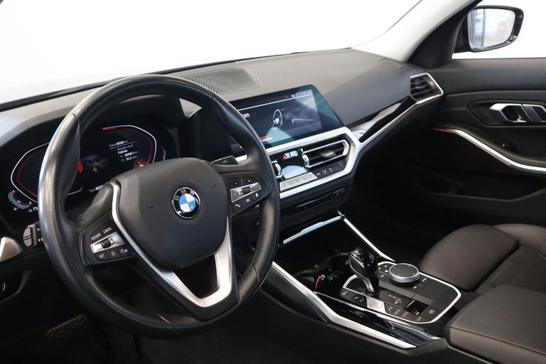 BMW 3 Serie 318i Business Edition Sport Edtion Navigatie Full-led 2 jaar garantie mogelijk* (vraag naar de voorwaarden) afbeelding 9