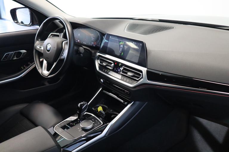 BMW 3 Serie 318i Business Edition Sport Edtion Navigatie Full-led 2 jaar garantie mogelijk* (vraag naar de voorwaarden) afbeelding 21