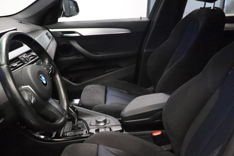 BMW X1 sDrive20i High Executive M-sport Full-led Navigatie 18'lmv 2 jaar garantie mogelijk* (vraag naar de voorwaarden) afbeelding 11